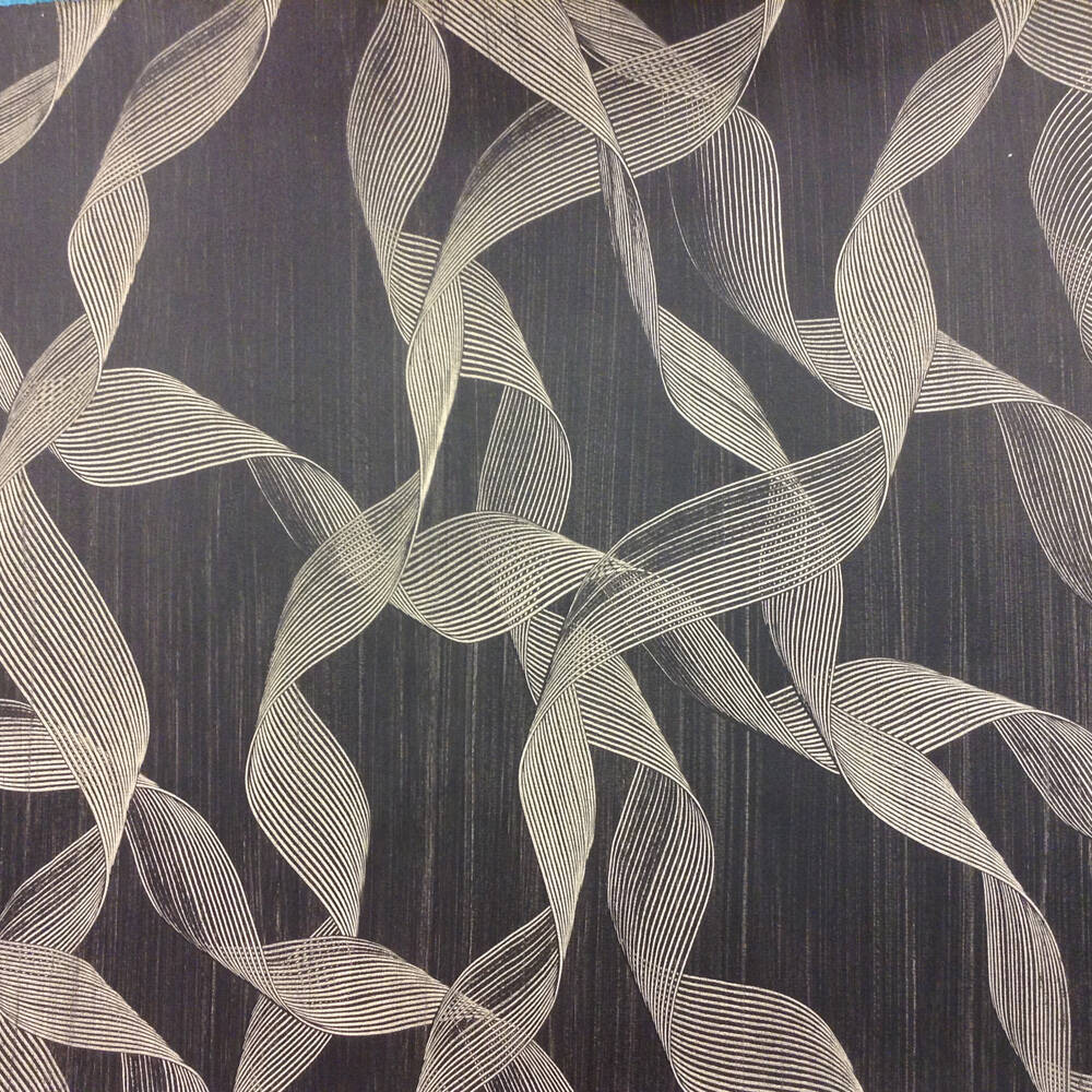 Kleisterpapier/Pastepaper mit anthrazitfarbenem Untergrund. Das Muster besteht aus dreidimensionalen Wellen.